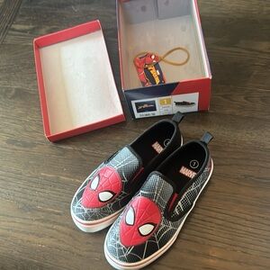 Spider-Man slip-on canvas shoes, size 1, Big kids